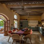 Luxury Tropical Villa In Cartagena Historic City