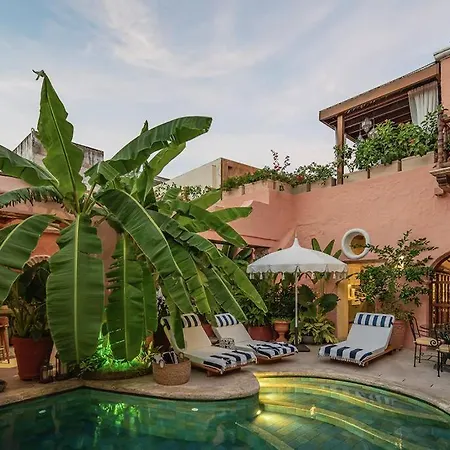 Luxury Tropical In Historic Villa Cartagena