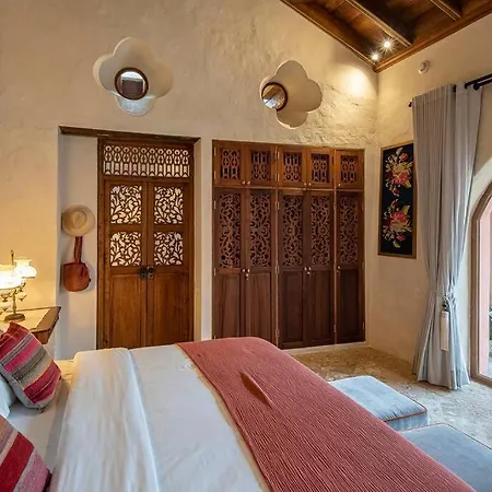 Villa Luxury Tropical In Historic