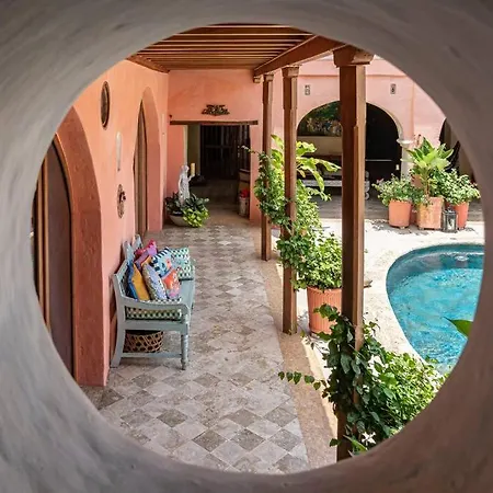 Luxury Tropical In Historic