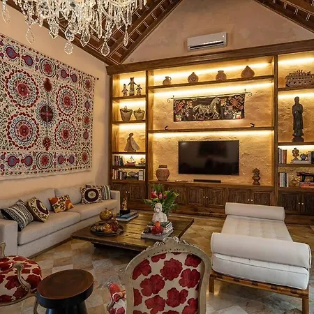 Luxury Tropical In Historic Villa Cartagena